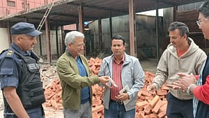 प्रहरीवृत्त निर्माणको लागि रवीन्द्र मिश्रले गरे ५० हजार सहयोग